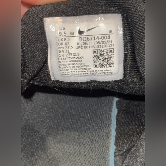 Nike Runners - Size 9.5 W - Picture 3 of 4